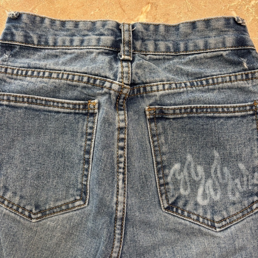 Pretty Little Thing Light Wash Flame Pocket High Rise Straight Leg Jeans Size 0 - Picture 7 of 9
